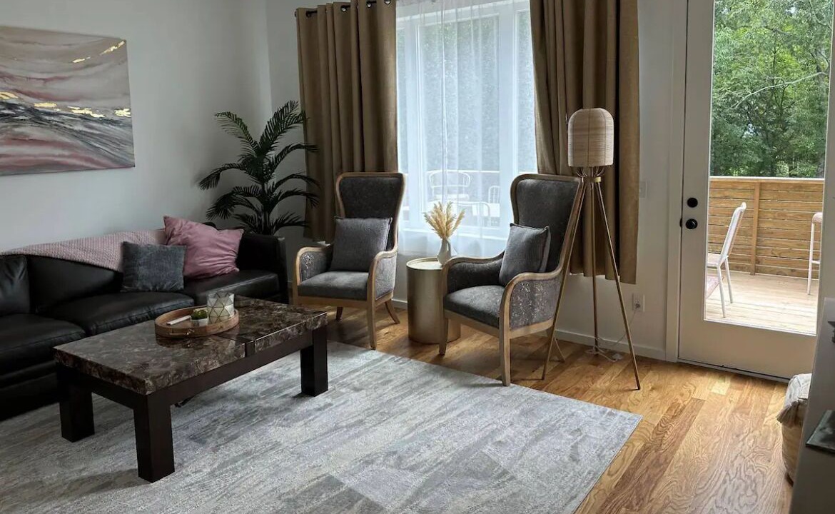 Photo of Livingroom in East Ridge