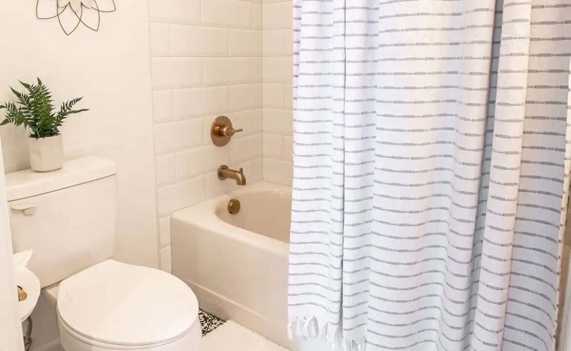 Photo of Bathroom in East Ridge