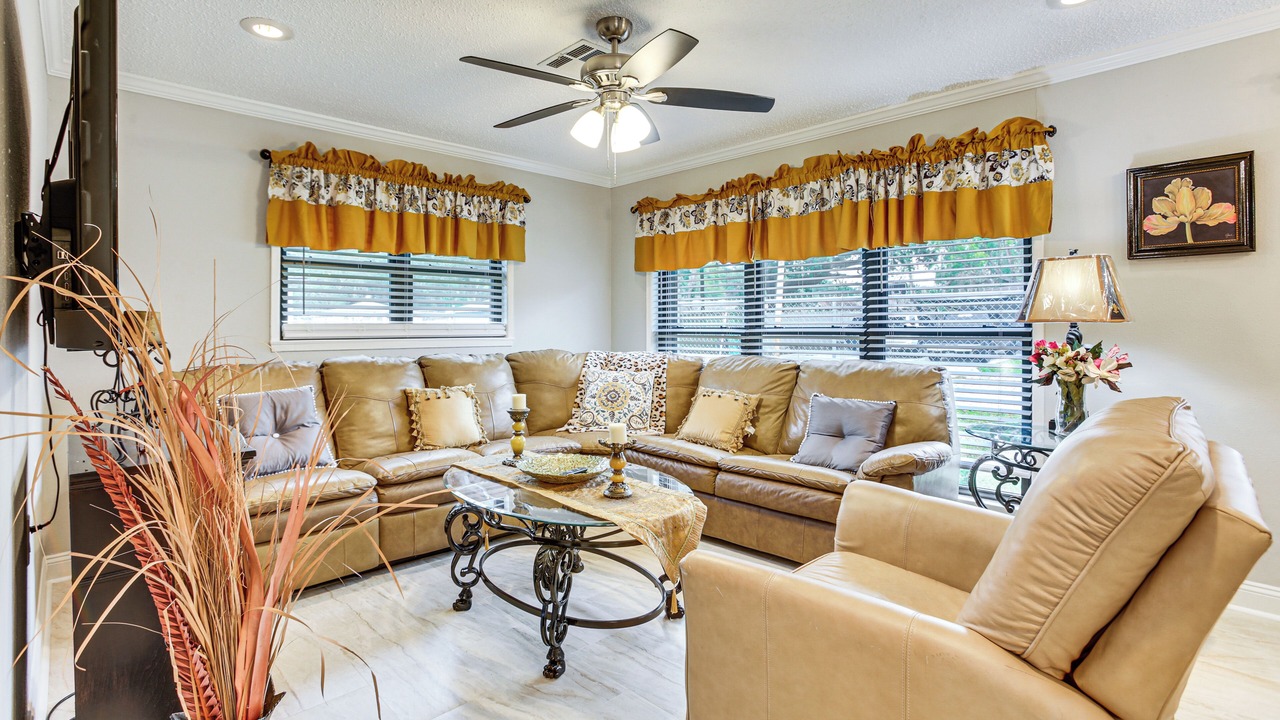 Photo of Livingroom in Bridge City