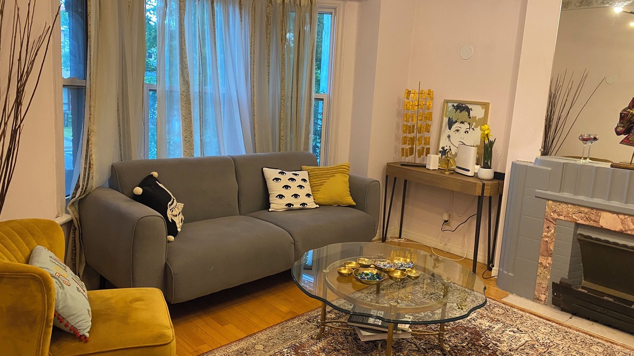 Photo of Livingroom in Dufferin Grove