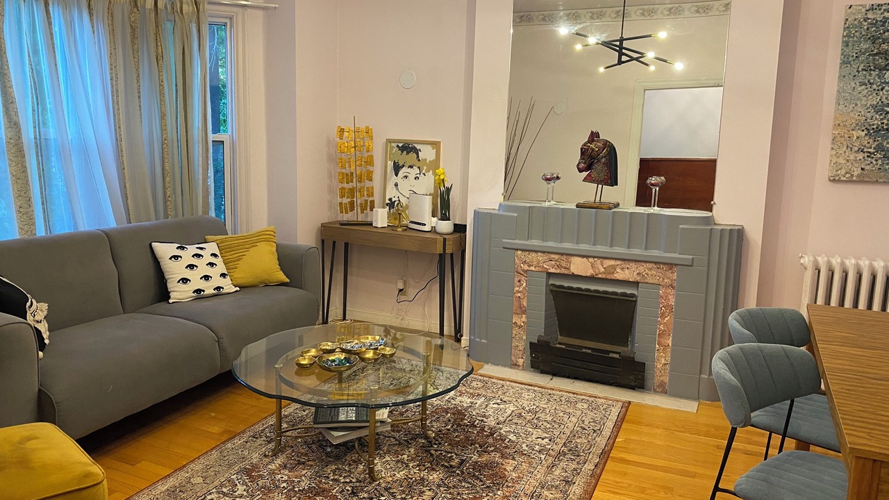 Photo of Livingroom in Dufferin Grove