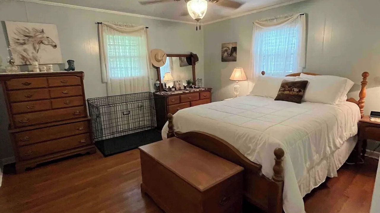 Photo of Bedroom in Mouth of Wilson
