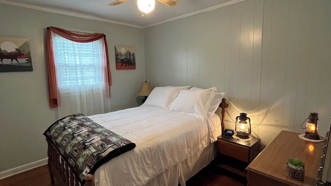 Photo of Bedroom in Mouth of Wilson