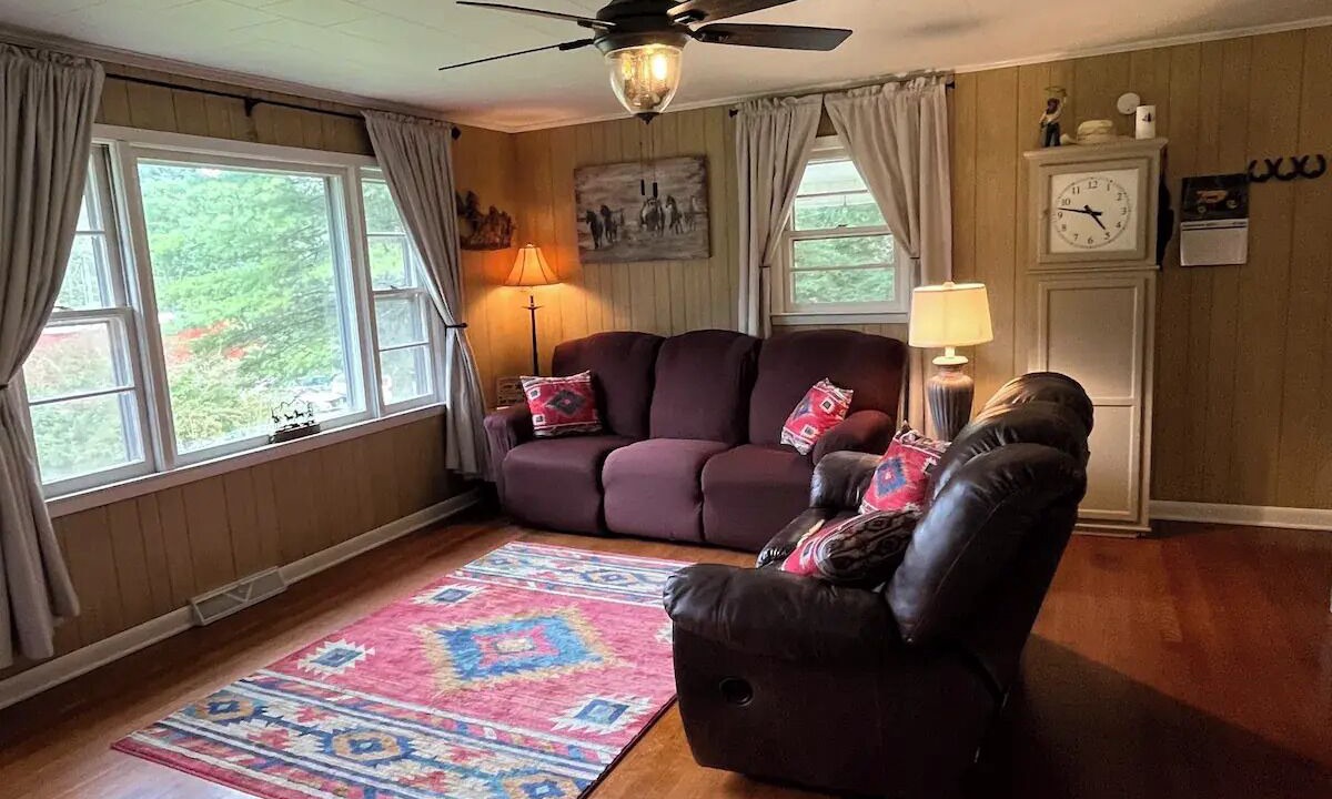 Photo of Livingroom in Mouth of Wilson