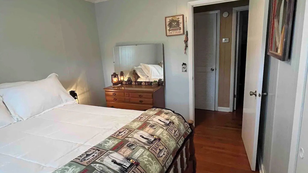 Photo of Bedroom in Mouth of Wilson