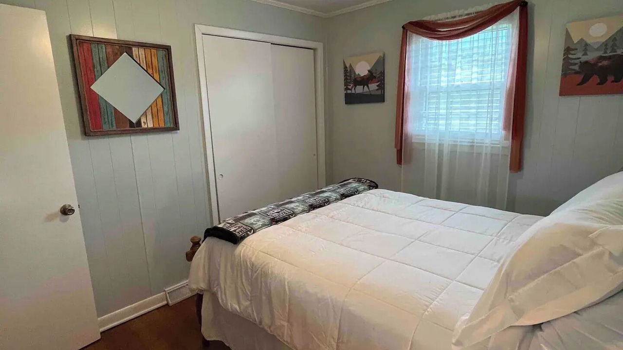 Photo of Bedroom in Mouth of Wilson
