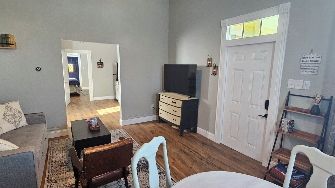 Photo of Livingroom in Near East Side