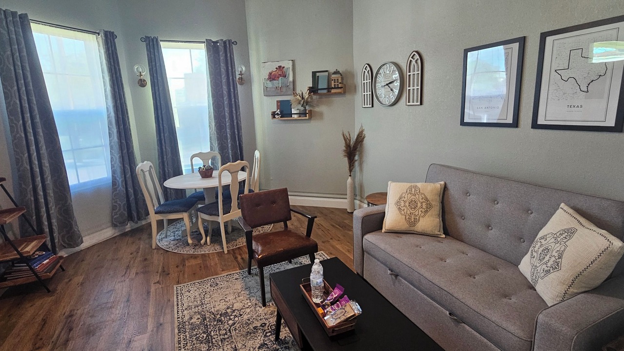 Photo of Livingroom in Near East Side