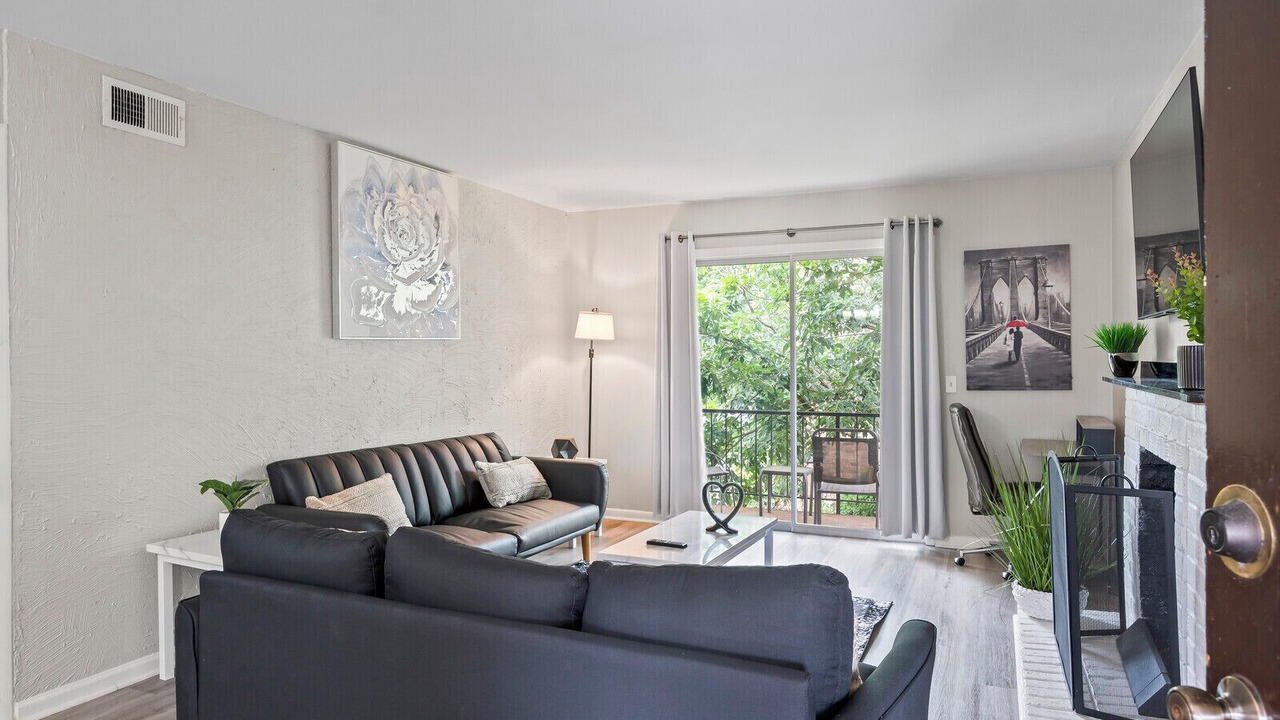 Photo of Livingroom in Green Hills