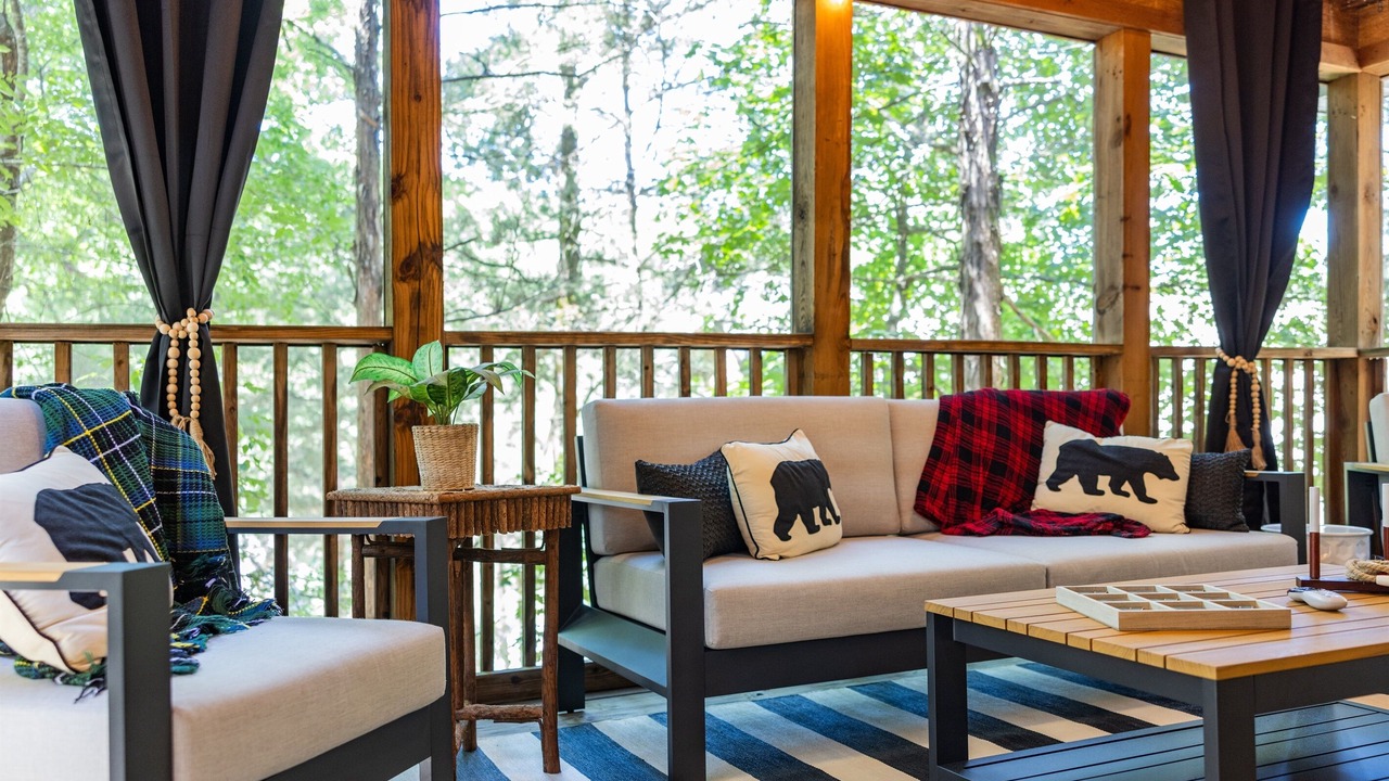 Photo of Patio Balcony in Branson West