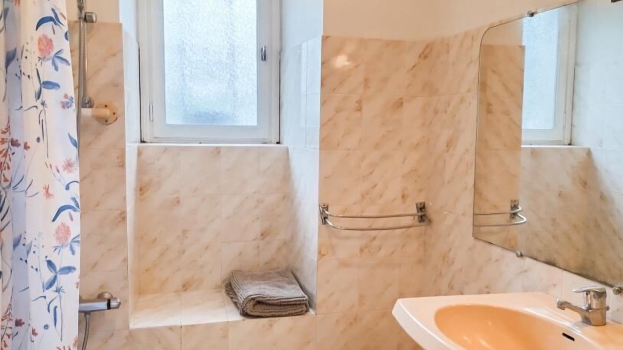 Photo of Bathroom in Castelnau-Montratier-Sainte-Alauzie