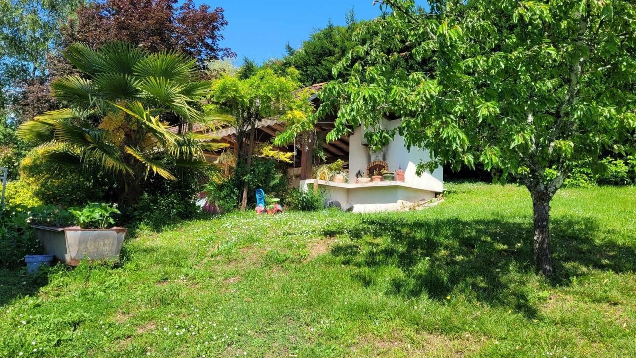 Photo of Outdoor in Camburat