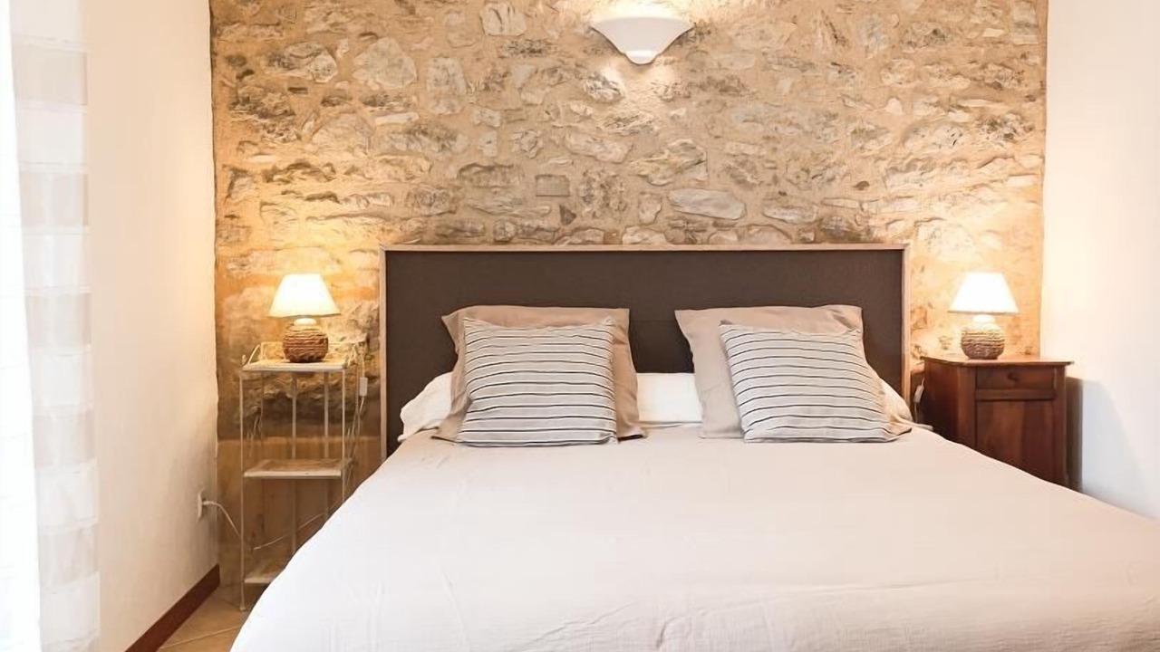 Photo of Bedroom in Camburat
