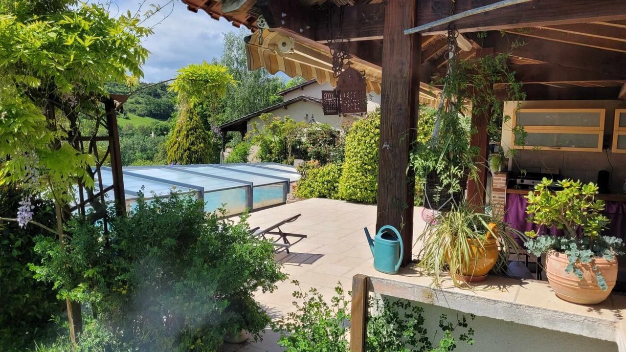 Photo of Outdoor in Camburat