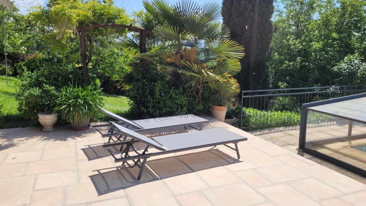 Photo of Patio Balcony in Camburat