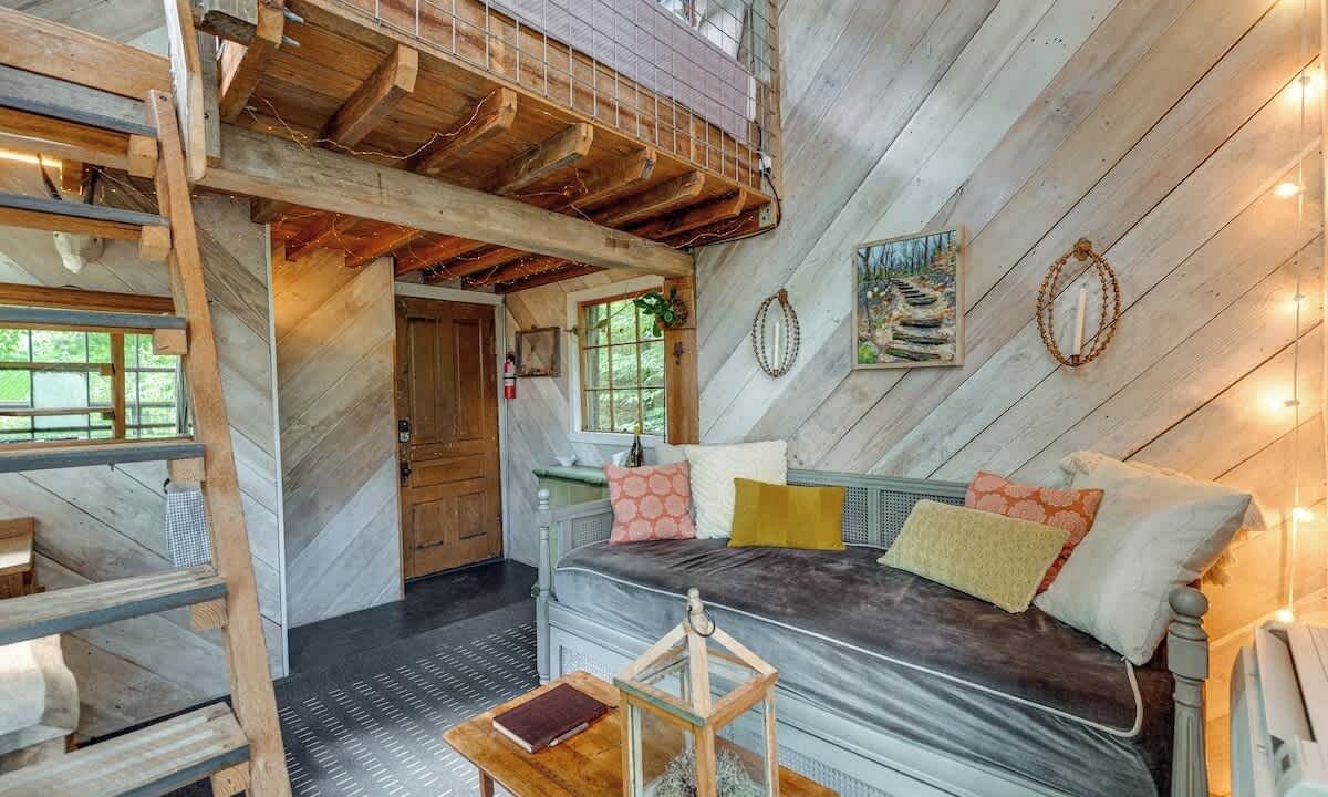 Photo of Livingroom in Flintstone