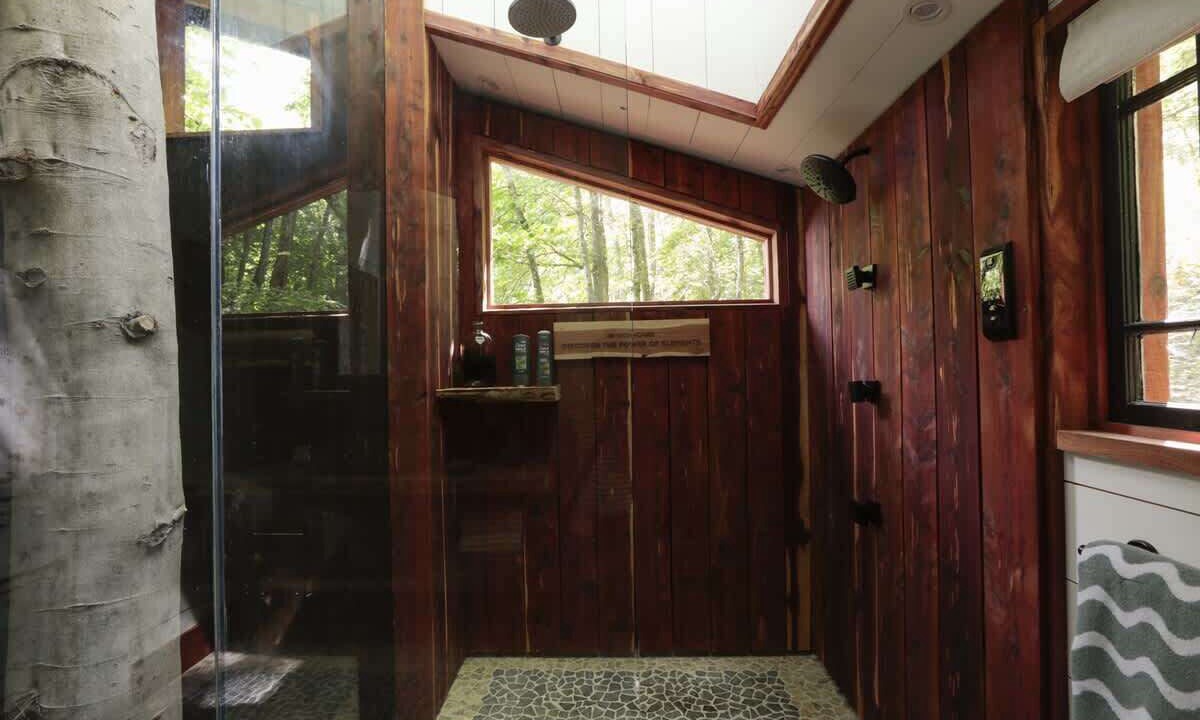 Photo of Bathroom in Flintstone