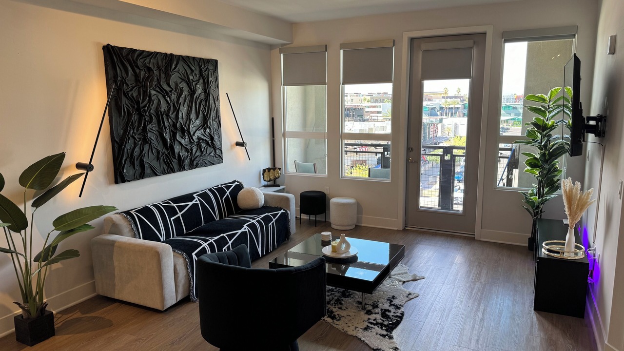 Photo of Livingroom in Entertainment District