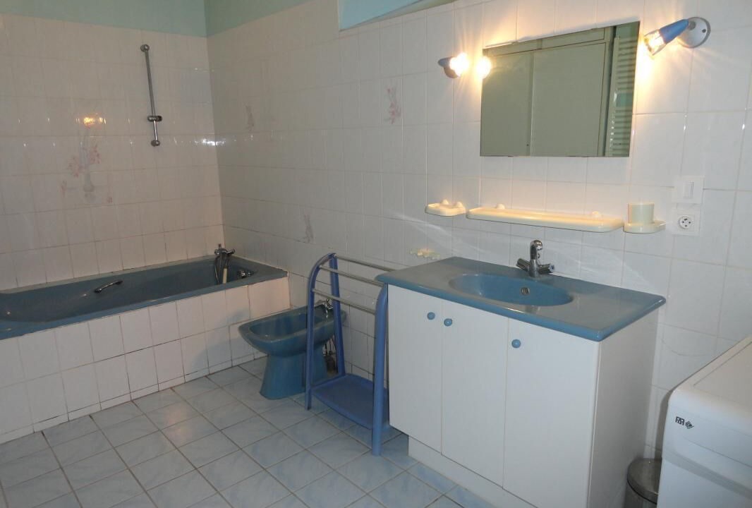 Photo of Bathroom in Montcuq