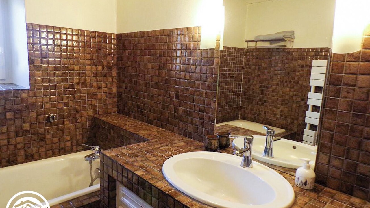 Photo of Bathroom in Pern