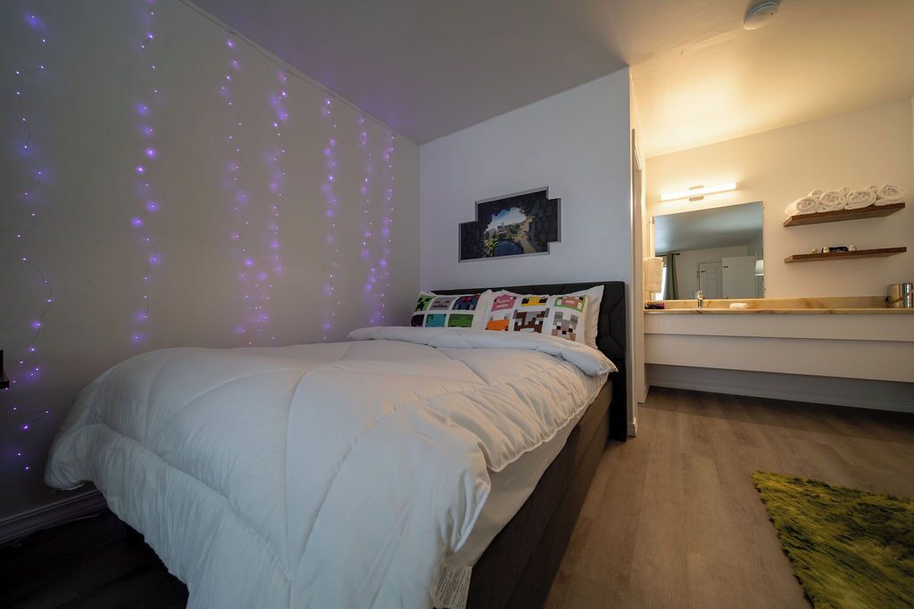 Photo of Bedroom in Eureka Springs Historic District