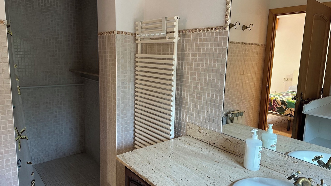 Photo of Bathroom in Pals
