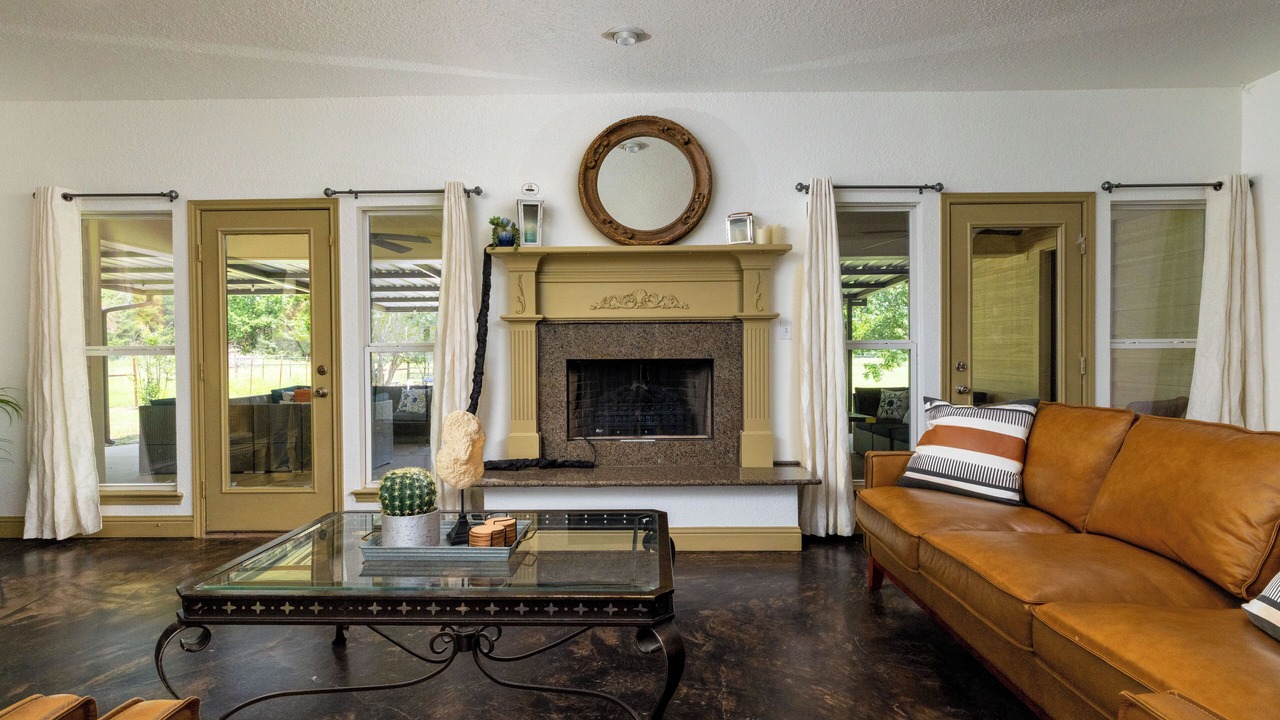 Photo of Livingroom in Van Alstyne