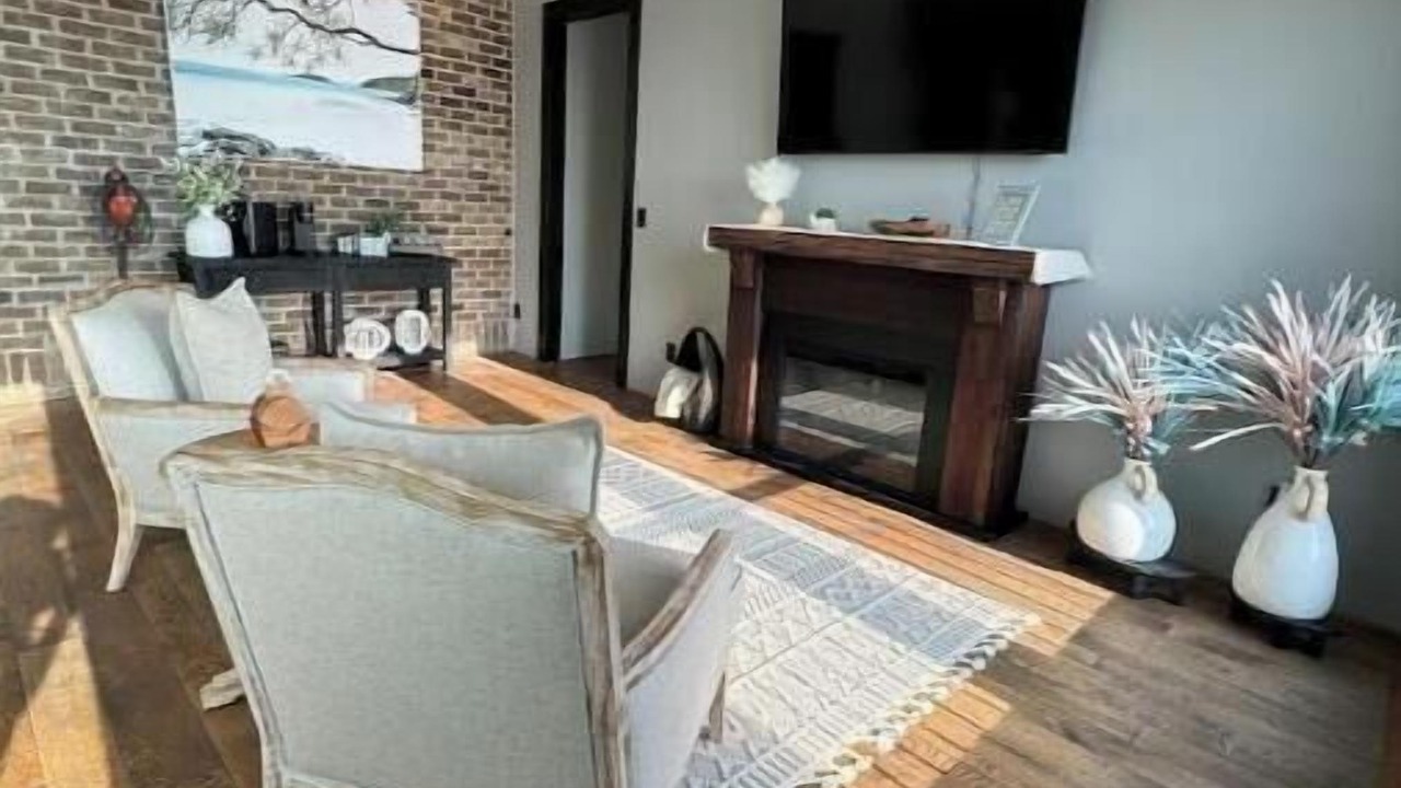 Photo of Livingroom in Midway