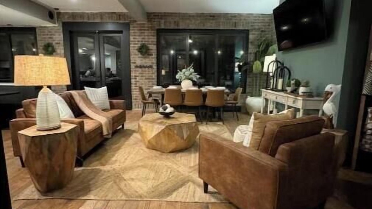 Photo of Livingroom in Midway