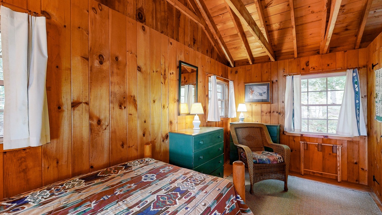 Photo of Bedroom in Northport