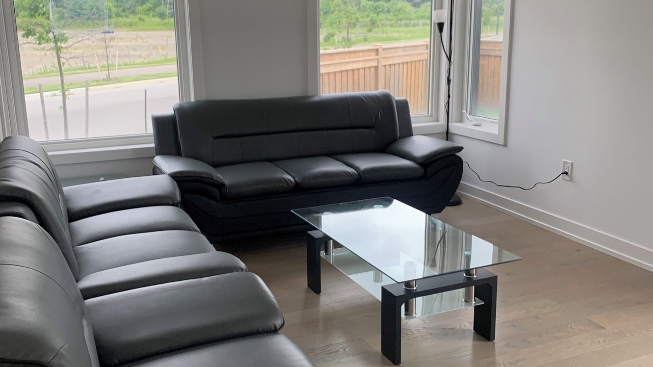 Photo of Livingroom in Pickering