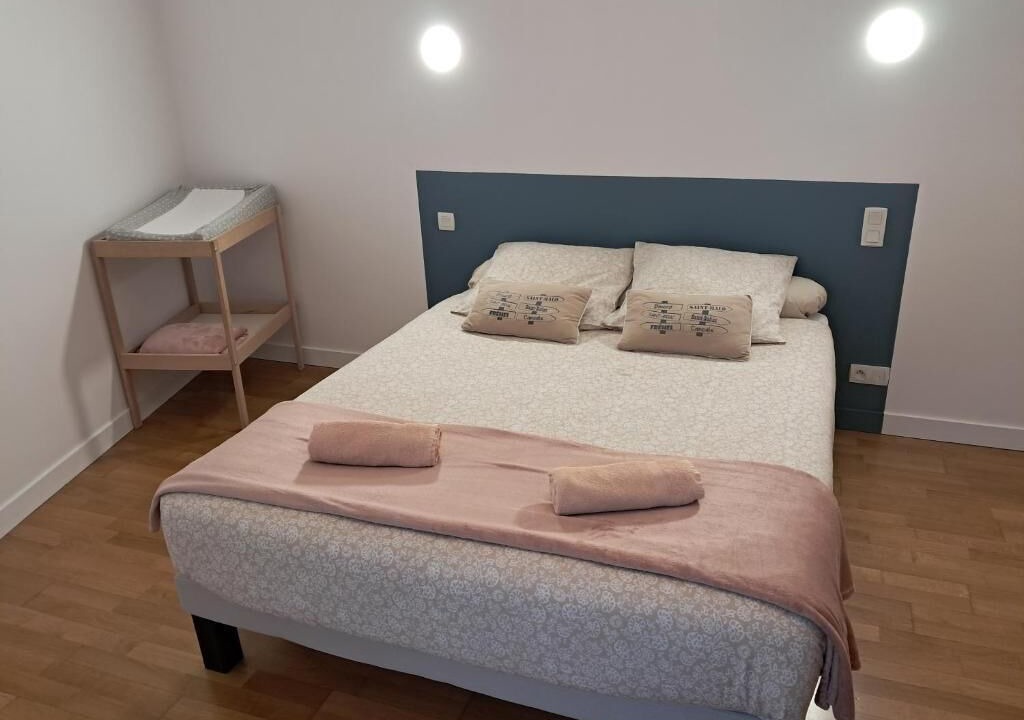 Photo of Bedroom in Pontorson
