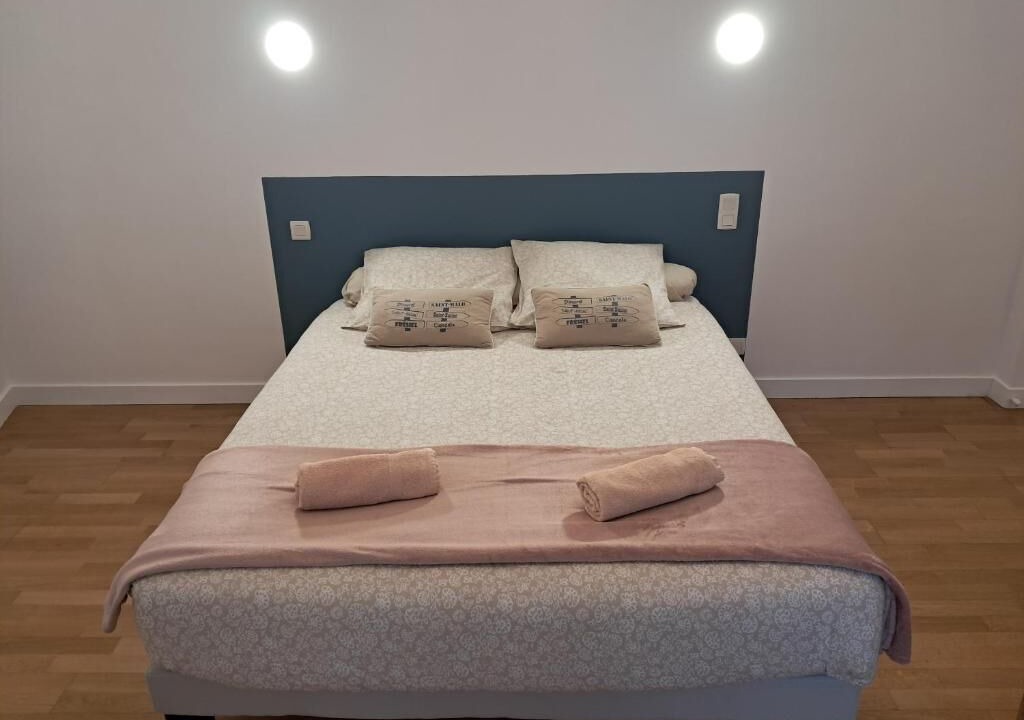 Photo of Bedroom in Pontorson