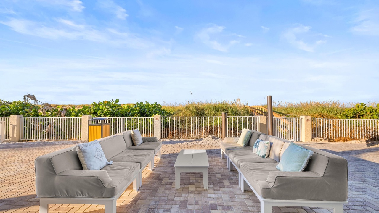 Photo of Patio Balcony in Treasure Island