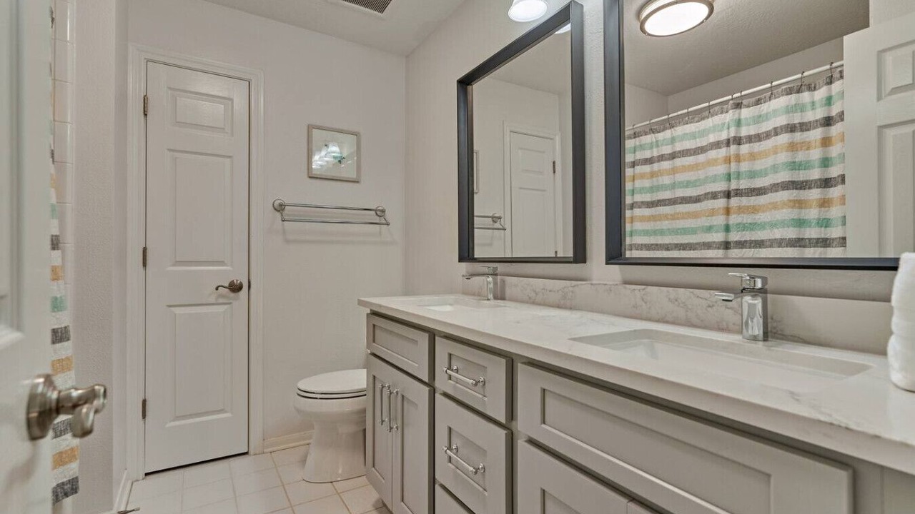 Photo of Bathroom in Alden Bridge