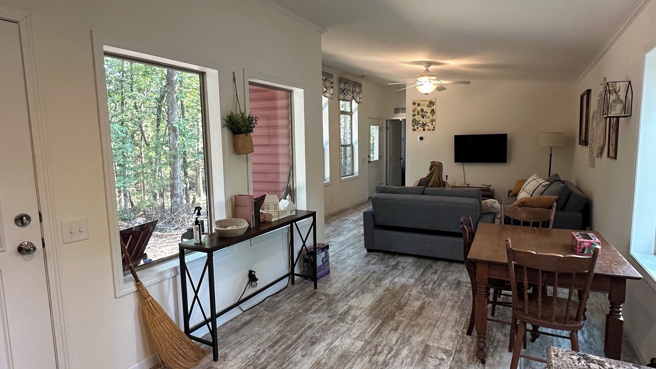 Photo of Livingroom in Eudora