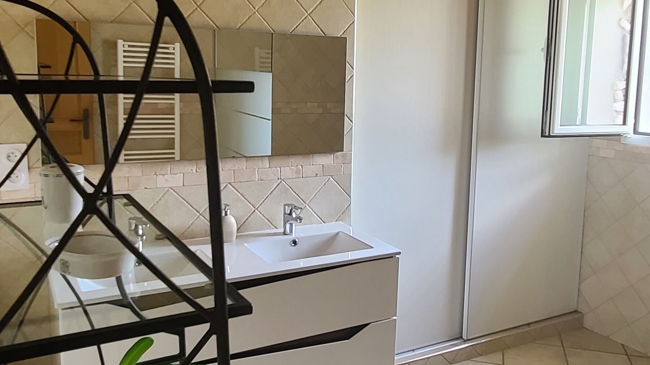 Photo of Bathroom in Saint-Jean-de-Duras
