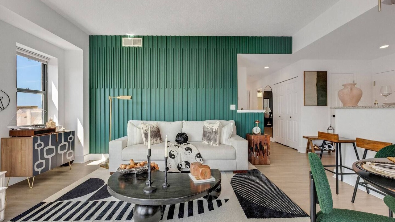 Photo of Livingroom in Downtown