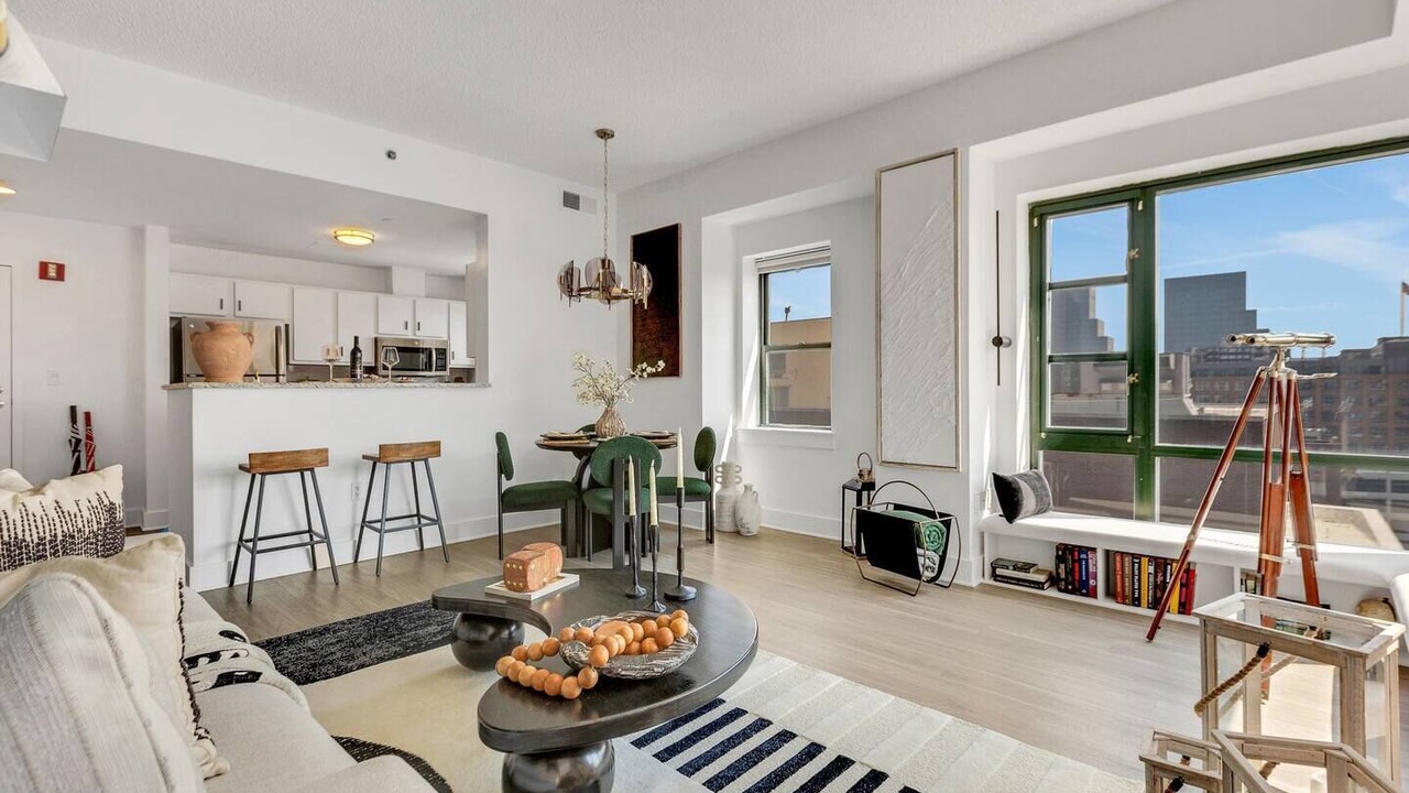 Photo of Livingroom in Downtown