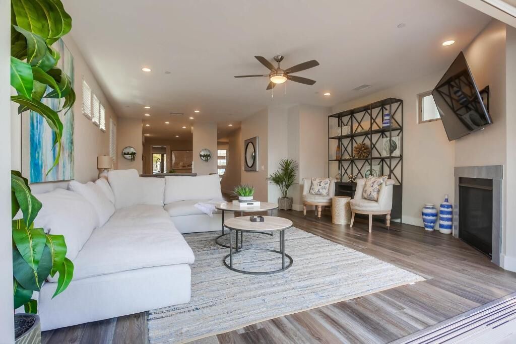 Photo of Livingroom in North Pacific Beach