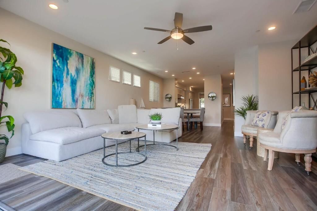 Photo of Livingroom in North Pacific Beach