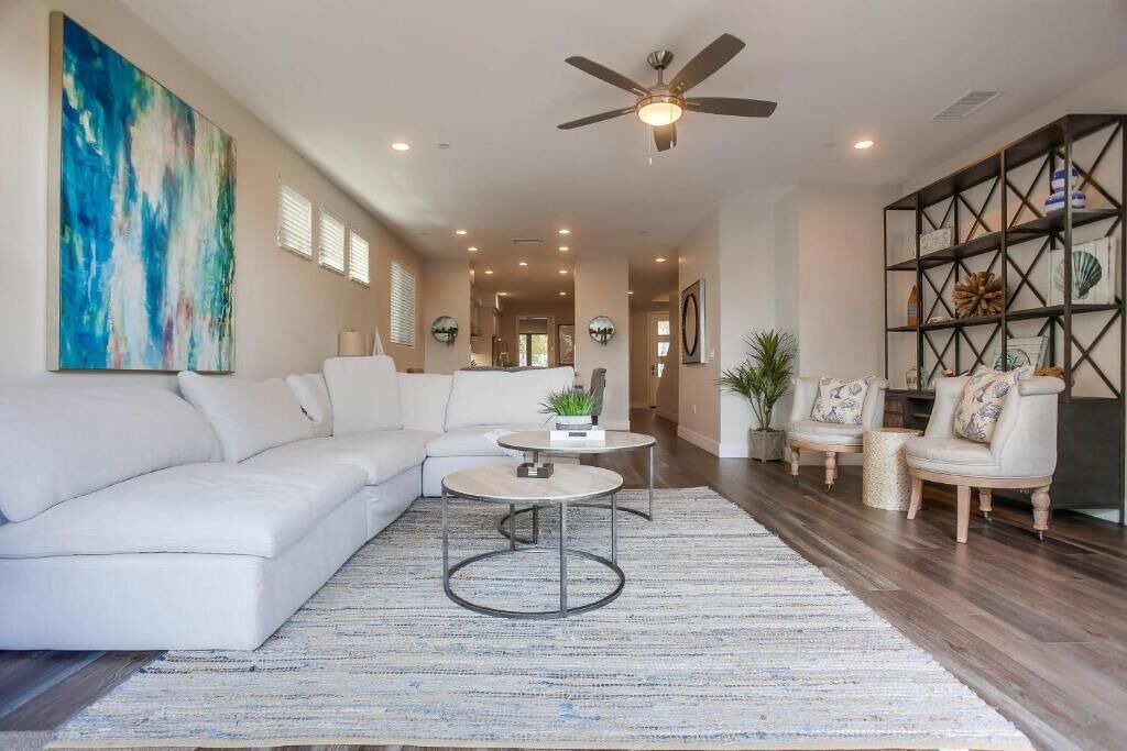 Photo of Livingroom in North Pacific Beach