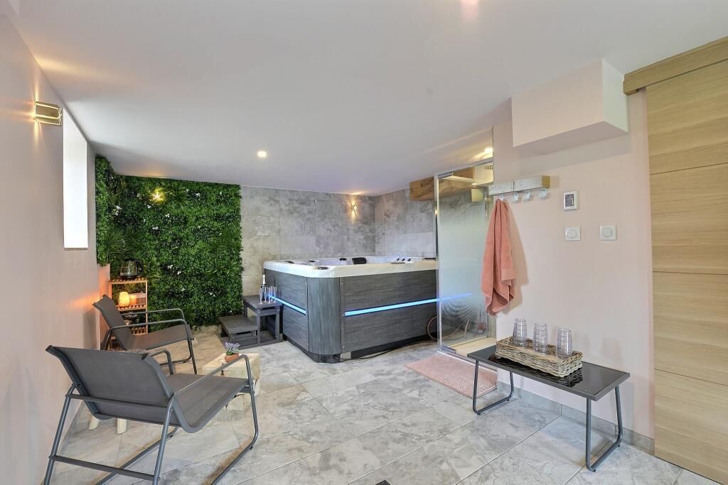 Photo of Others in Geishouse