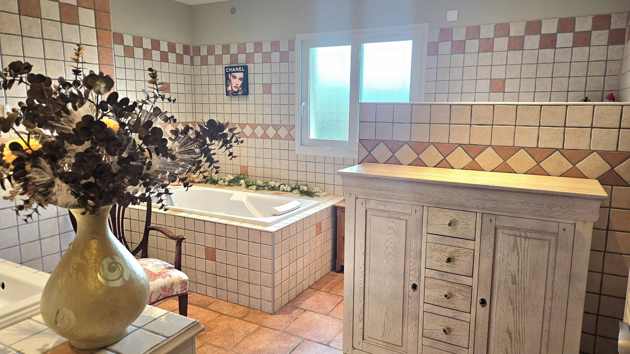 Photo of Bathroom in Tour-en-Bessin