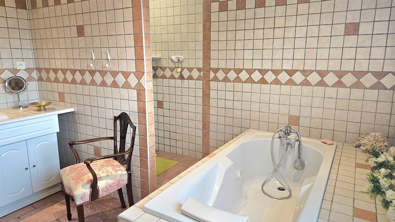 Photo of Bathroom in Tour-en-Bessin