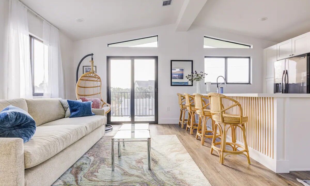 Photo of Livingroom in Crescent Beach