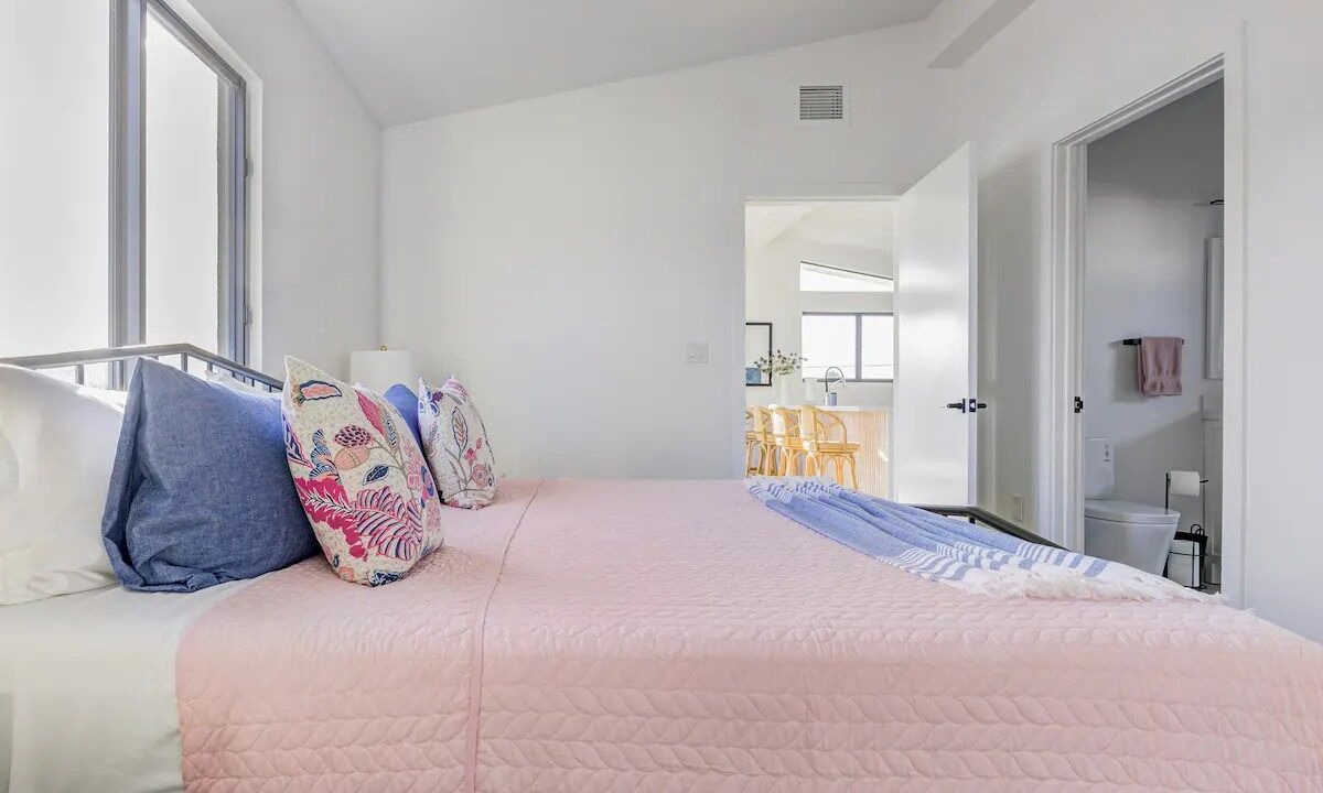 Photo of Bedroom in Crescent Beach