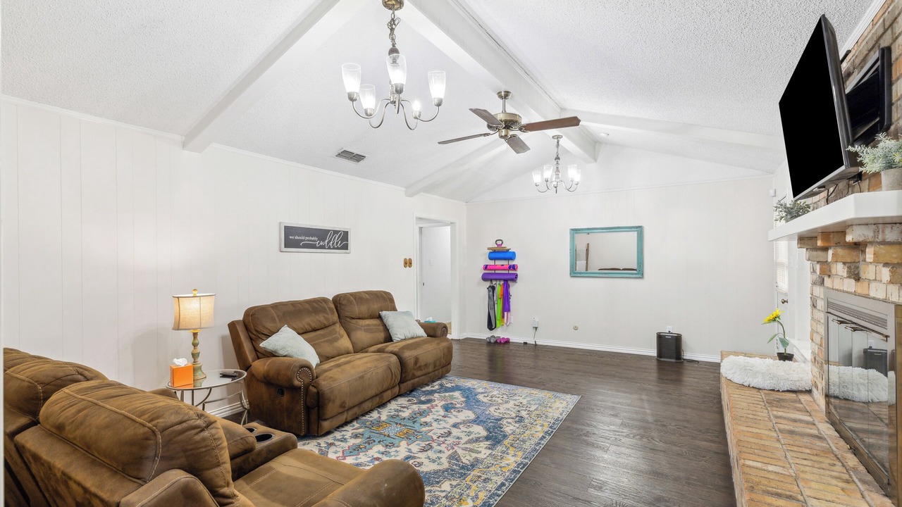 Photo of Livingroom in Cleburne