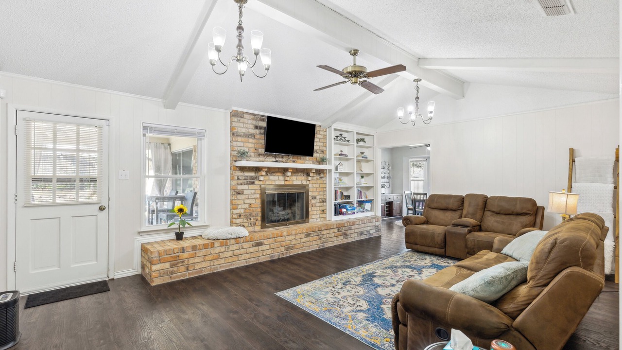 Photo of Livingroom in Cleburne