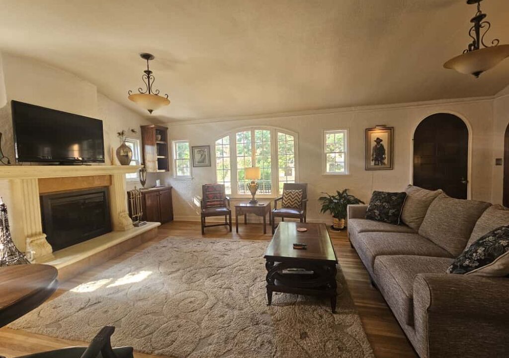 Photo of Livingroom in Maple Ridge